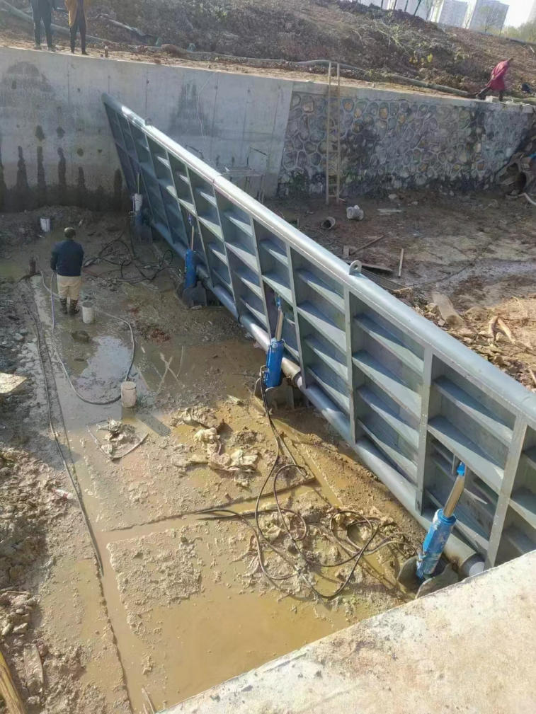 Hydraulic steel dam